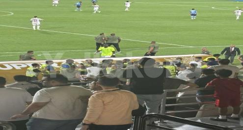 "فقد أعصابه واشتبك".. مشادة بين دونجا وشلبي مع الأمن في لقاء الزمالك وبيراميدز (فيديو)